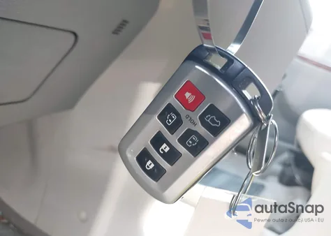 2011 Toyota Sienna Xle V6 z USA, uszkodzony, nr VIN 5TDYK3DC0BS068057